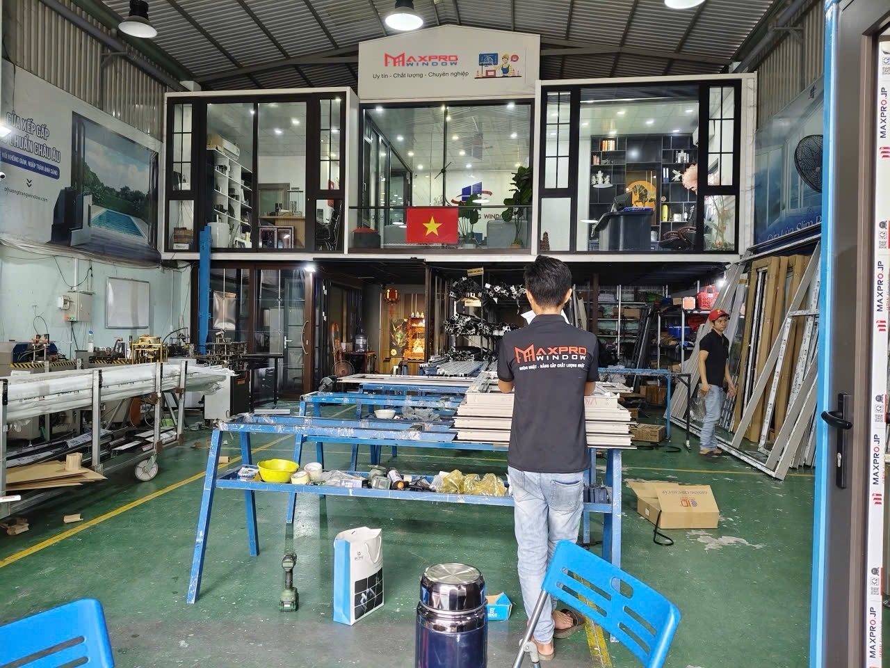 thi công làm cửa nhôm tại Maxpro window